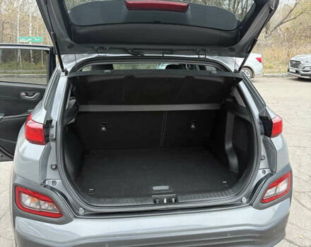 Серый Хендай Kona Electric, объемом двигателя 0 л и пробегом 98 тыс. км за 16500 $, фото 15 на Automoto.ua