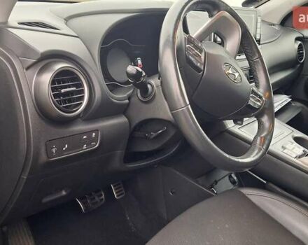 Серый Хендай Kona Electric, объемом двигателя 0 л и пробегом 180 тыс. км за 16700 $, фото 12 на Automoto.ua