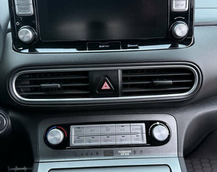 Серый Хендай Kona Electric, объемом двигателя 0 л и пробегом 98 тыс. км за 16500 $, фото 16 на Automoto.ua