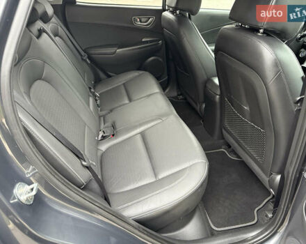 Серый Хендай Kona Electric, объемом двигателя 0 л и пробегом 103 тыс. км за 17300 $, фото 39 на Automoto.ua