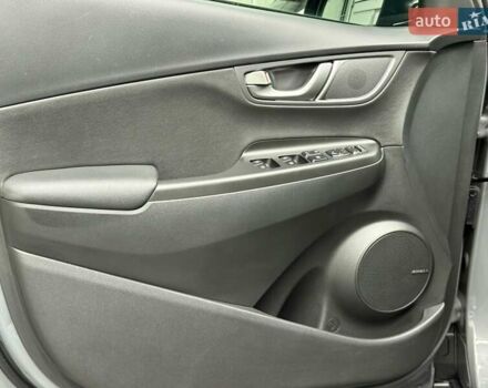 Серый Хендай Kona Electric, объемом двигателя 0 л и пробегом 129 тыс. км за 16430 $, фото 10 на Automoto.ua