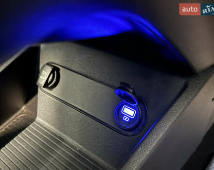 Серый Хендай Kona Electric, объемом двигателя 0 л и пробегом 120 тыс. км за 16999 $, фото 45 на Automoto.ua