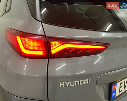 Серый Хендай Kona Electric, объемом двигателя 0 л и пробегом 102 тыс. км за 14200 $, фото 8 на Automoto.ua