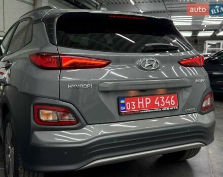 Серый Хендай Kona Electric, объемом двигателя 0 л и пробегом 129 тыс. км за 16430 $, фото 5 на Automoto.ua