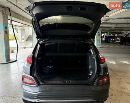 Серый Хендай Kona Electric, объемом двигателя 0 л и пробегом 120 тыс. км за 16999 $, фото 64 на Automoto.ua