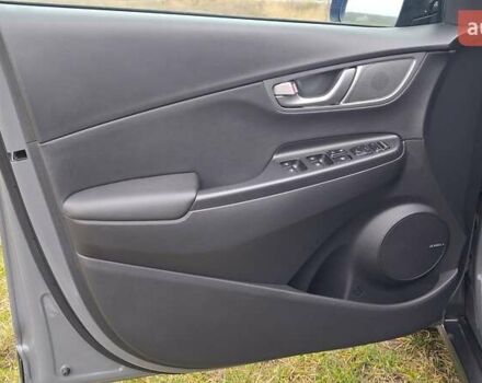 Серый Хендай Kona Electric, объемом двигателя 0 л и пробегом 180 тыс. км за 16700 $, фото 31 на Automoto.ua