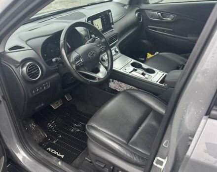 Серый Хендай Kona Electric, объемом двигателя 0 л и пробегом 85 тыс. км за 18300 $, фото 17 на Automoto.ua