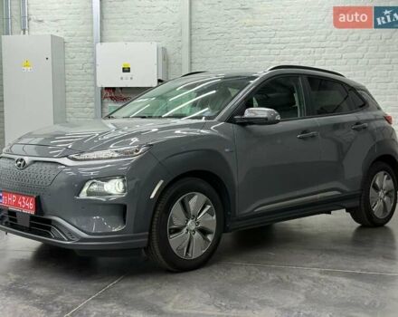 Серый Хендай Kona Electric, объемом двигателя 0 л и пробегом 129 тыс. км за 16430 $, фото 2 на Automoto.ua