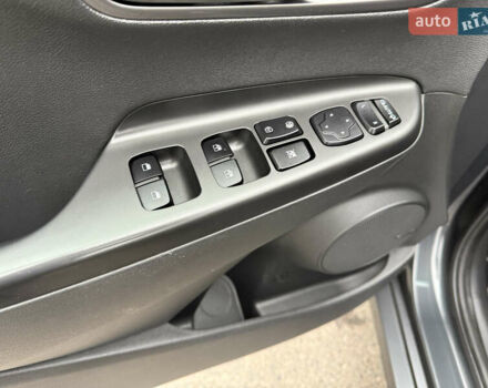 Серый Хендай Kona Electric, объемом двигателя 0 л и пробегом 103 тыс. км за 17300 $, фото 20 на Automoto.ua