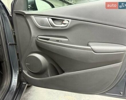 Серый Хендай Kona Electric, объемом двигателя 0 л и пробегом 113 тыс. км за 16818 $, фото 22 на Automoto.ua