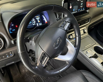 Серый Хендай Kona Electric, объемом двигателя 0 л и пробегом 120 тыс. км за 16999 $, фото 50 на Automoto.ua