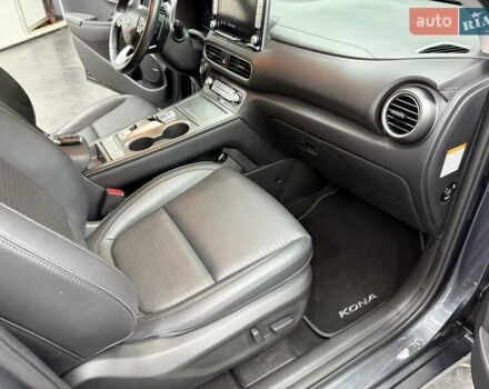 Серый Хендай Kona Electric, объемом двигателя 0 л и пробегом 113 тыс. км за 17094 $, фото 13 на Automoto.ua