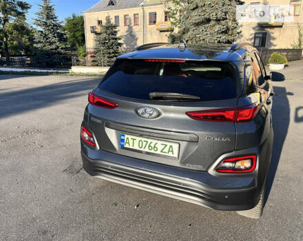 Серый Хендай Kona Electric, объемом двигателя 0 л и пробегом 71 тыс. км за 24999 $, фото 3 на Automoto.ua