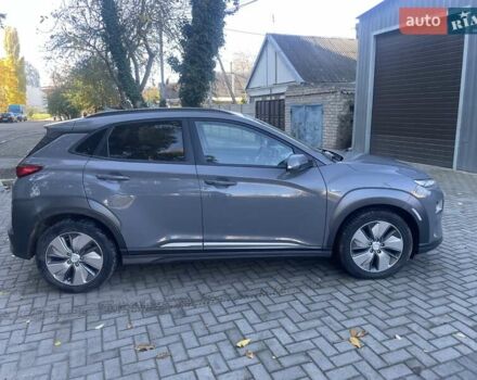 Серый Хендай Kona Electric, объемом двигателя 0 л и пробегом 140 тыс. км за 16999 $, фото 2 на Automoto.ua
