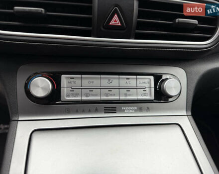 Серый Хендай Kona Electric, объемом двигателя 0 л и пробегом 103 тыс. км за 17300 $, фото 27 на Automoto.ua