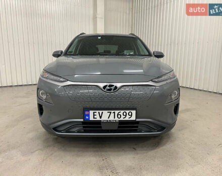 Серый Хендай Kona Electric, объемом двигателя 0 л и пробегом 102 тыс. км за 14200 $, фото 2 на Automoto.ua
