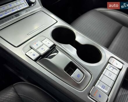 Серый Хендай Kona Electric, объемом двигателя 0 л и пробегом 113 тыс. км за 17094 $, фото 11 на Automoto.ua