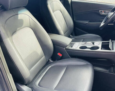 Серый Хендай Kona Electric, объемом двигателя 0 л и пробегом 112 тыс. км за 16700 $, фото 81 на Automoto.ua