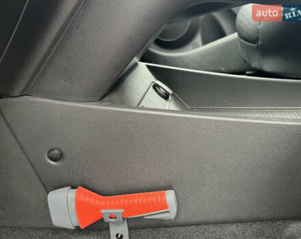 Сірий Хендай Kona Electric, об'ємом двигуна 0 л та пробігом 154 тис. км за 19500 $, фото 22 на Automoto.ua