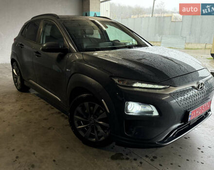 Серый Хендай Kona Electric, объемом двигателя 0 л и пробегом 120 тыс. км за 16999 $, фото 10 на Automoto.ua