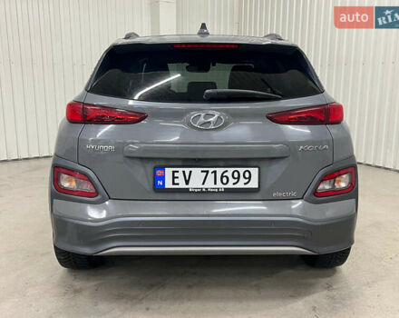 Серый Хендай Kona Electric, объемом двигателя 0 л и пробегом 102 тыс. км за 14200 $, фото 5 на Automoto.ua