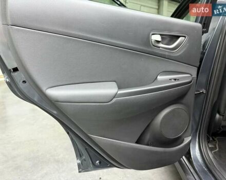 Серый Хендай Kona Electric, объемом двигателя 0 л и пробегом 113 тыс. км за 17094 $, фото 20 на Automoto.ua