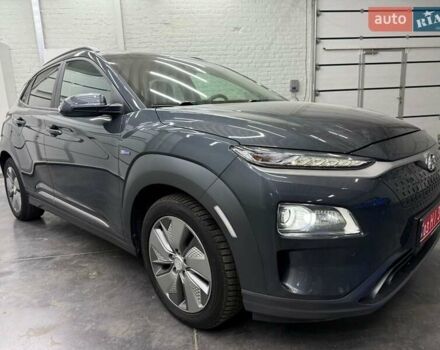 Серый Хендай Kona Electric, объемом двигателя 0 л и пробегом 113 тыс. км за 16818 $, фото 1 на Automoto.ua