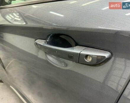 Серый Хендай Kona Electric, объемом двигателя 0 л и пробегом 113 тыс. км за 16818 $, фото 7 на Automoto.ua