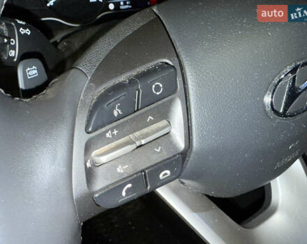 Серый Хендай Kona Electric, объемом двигателя 0 л и пробегом 120 тыс. км за 16999 $, фото 39 на Automoto.ua