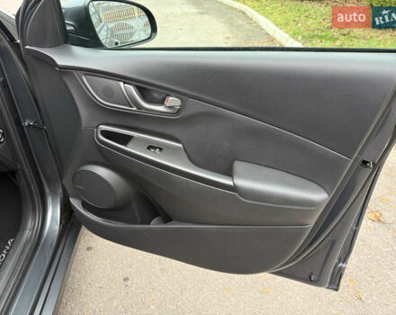 Серый Хендай Kona Electric, объемом двигателя 0 л и пробегом 103 тыс. км за 17300 $, фото 33 на Automoto.ua