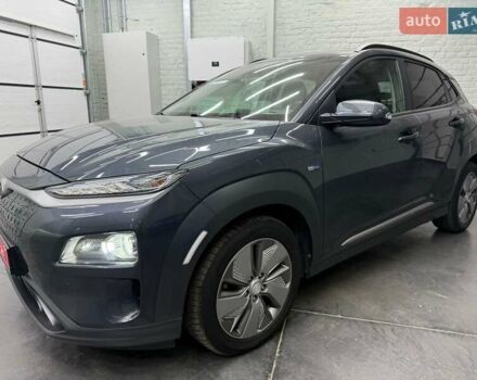 Серый Хендай Kona Electric, объемом двигателя 0 л и пробегом 113 тыс. км за 16818 $, фото 2 на Automoto.ua