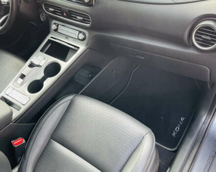 Серый Хендай Kona Electric, объемом двигателя 0 л и пробегом 112 тыс. км за 16700 $, фото 28 на Automoto.ua