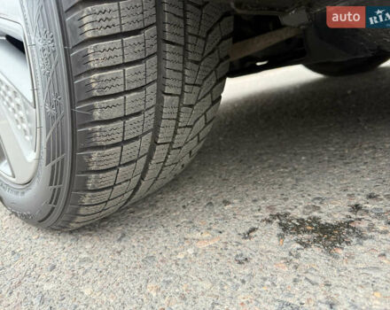 Серый Хендай Kona Electric, объемом двигателя 0 л и пробегом 103 тыс. км за 17300 $, фото 17 на Automoto.ua