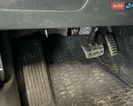 Серый Хендай Kona Electric, объемом двигателя 0 л и пробегом 120 тыс. км за 16999 $, фото 36 на Automoto.ua