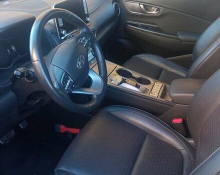 Серый Хендай Kona Electric, объемом двигателя 0 л и пробегом 150 тыс. км за 17500 $, фото 3 на Automoto.ua