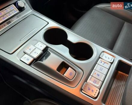 Серый Хендай Kona Electric, объемом двигателя 0 л и пробегом 113 тыс. км за 16818 $, фото 19 на Automoto.ua