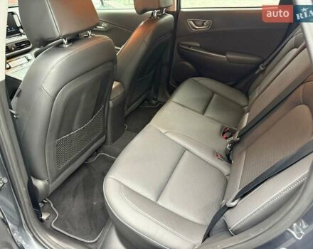 Серый Хендай Kona Electric, объемом двигателя 0 л и пробегом 113 тыс. км за 16818 $, фото 26 на Automoto.ua