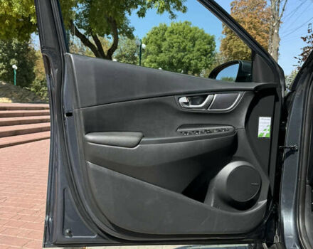 Сірий Хендай Kona Electric, об'ємом двигуна 0 л та пробігом 85 тис. км за 18750 $, фото 11 на Automoto.ua
