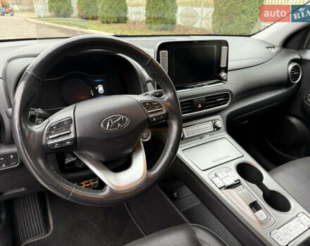 Серый Хендай Kona Electric, объемом двигателя 0 л и пробегом 103 тыс. км за 17300 $, фото 25 на Automoto.ua