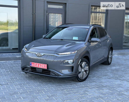 Серый Хендай Kona Electric, объемом двигателя 0 л и пробегом 117 тыс. км за 16999 $, фото 22 на Automoto.ua