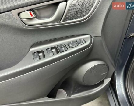 Серый Хендай Kona Electric, объемом двигателя 0 л и пробегом 113 тыс. км за 17094 $, фото 25 на Automoto.ua