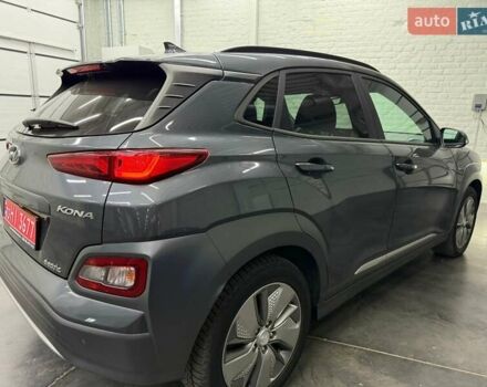 Серый Хендай Kona Electric, объемом двигателя 0 л и пробегом 113 тыс. км за 16818 $, фото 5 на Automoto.ua