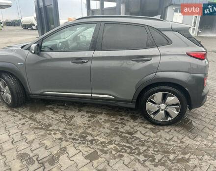 Серый Хендай Kona Electric, объемом двигателя 0 л и пробегом 85 тыс. км за 18300 $, фото 12 на Automoto.ua