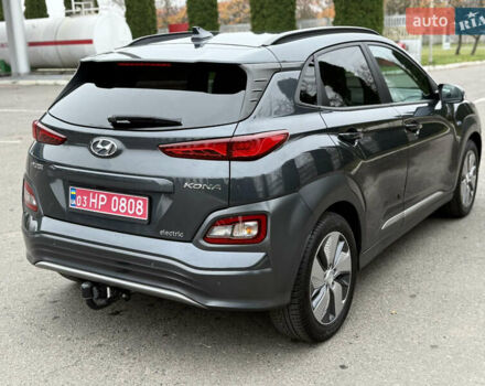 Серый Хендай Kona Electric, объемом двигателя 0 л и пробегом 103 тыс. км за 17300 $, фото 2 на Automoto.ua