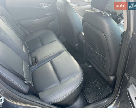 Серый Хендай Kona Electric, объемом двигателя 0 л и пробегом 130 тыс. км за 17400 $, фото 17 на Automoto.ua