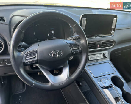 Серый Хендай Kona Electric, объемом двигателя 0 л и пробегом 130 тыс. км за 17400 $, фото 9 на Automoto.ua