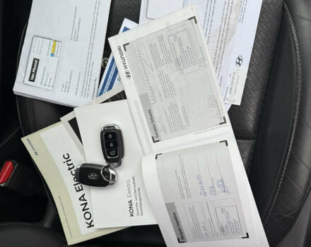 Серый Хендай Kona Electric, объемом двигателя 0 л и пробегом 103 тыс. км за 17300 $, фото 45 на Automoto.ua