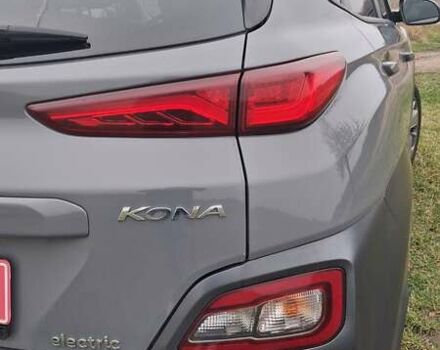 Серый Хендай Kona Electric, объемом двигателя 0 л и пробегом 180 тыс. км за 16700 $, фото 7 на Automoto.ua