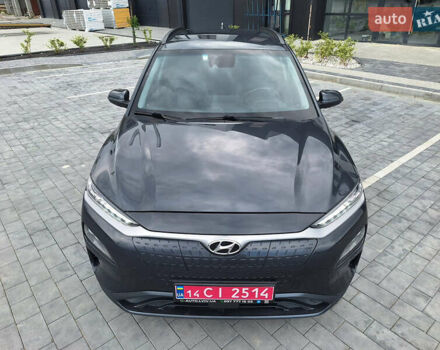 Серый Хендай Kona Electric, объемом двигателя 0 л и пробегом 91 тыс. км за 16300 $, фото 2 на Automoto.ua