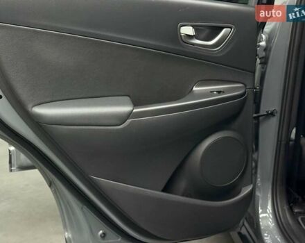 Серый Хендай Kona Electric, объемом двигателя 0 л и пробегом 129 тыс. км за 16430 $, фото 20 на Automoto.ua